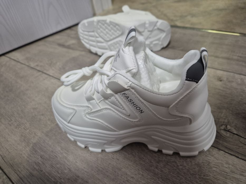 Маратонки на платформа