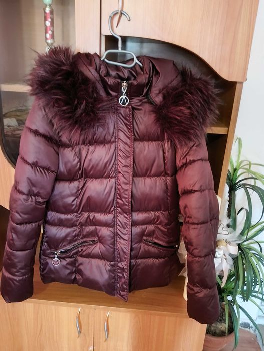 Vând geacă visinie