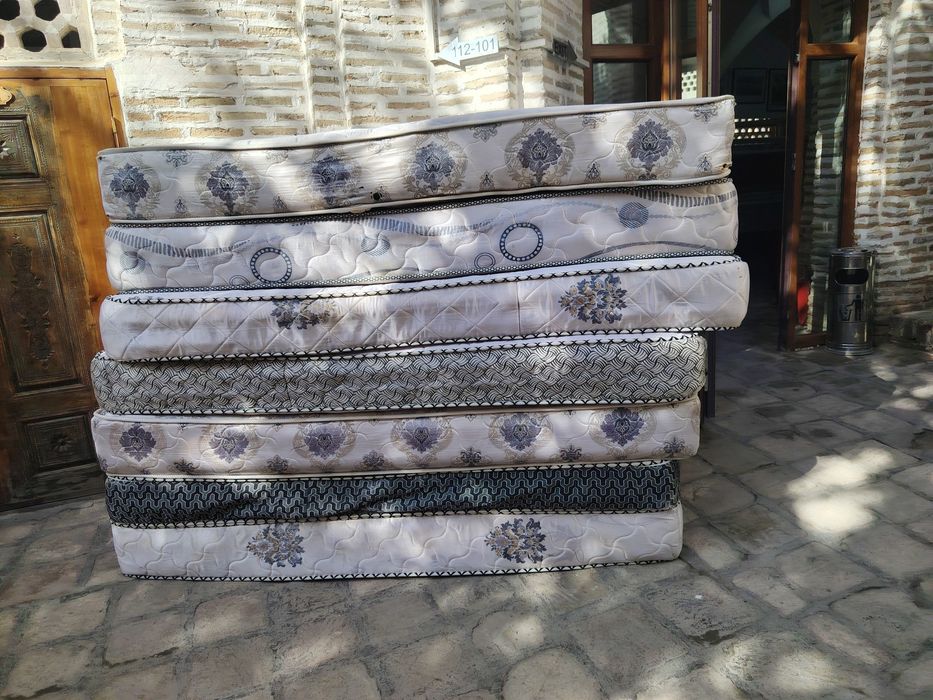 Arzon narxlarda holati o'rtacha matraslar sotiladi