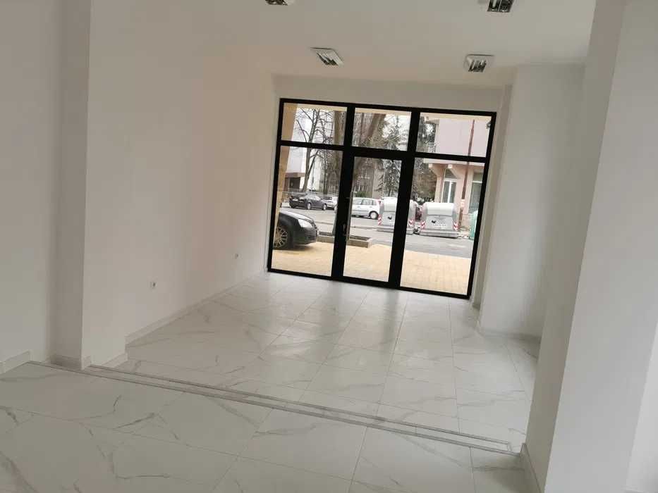 Дава се под наем Магазин в Бургас, Славейков - 85 кв.м за 690 € - Снимка #3