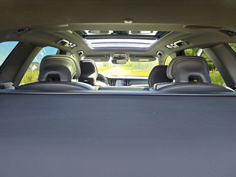 Volvo XC60 2.0 D4 AWD R-Design | Polestar Engineered | Pilot Assist | Harman Kardon | Full LED Matrix | Cârlig | Cameră 360° | Jante 21"