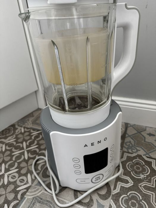 Блендер Aeno 9степени 800W, бял