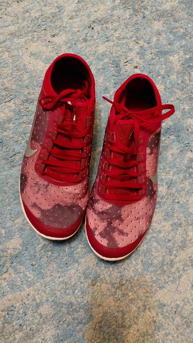 Adidasi Nike visinii