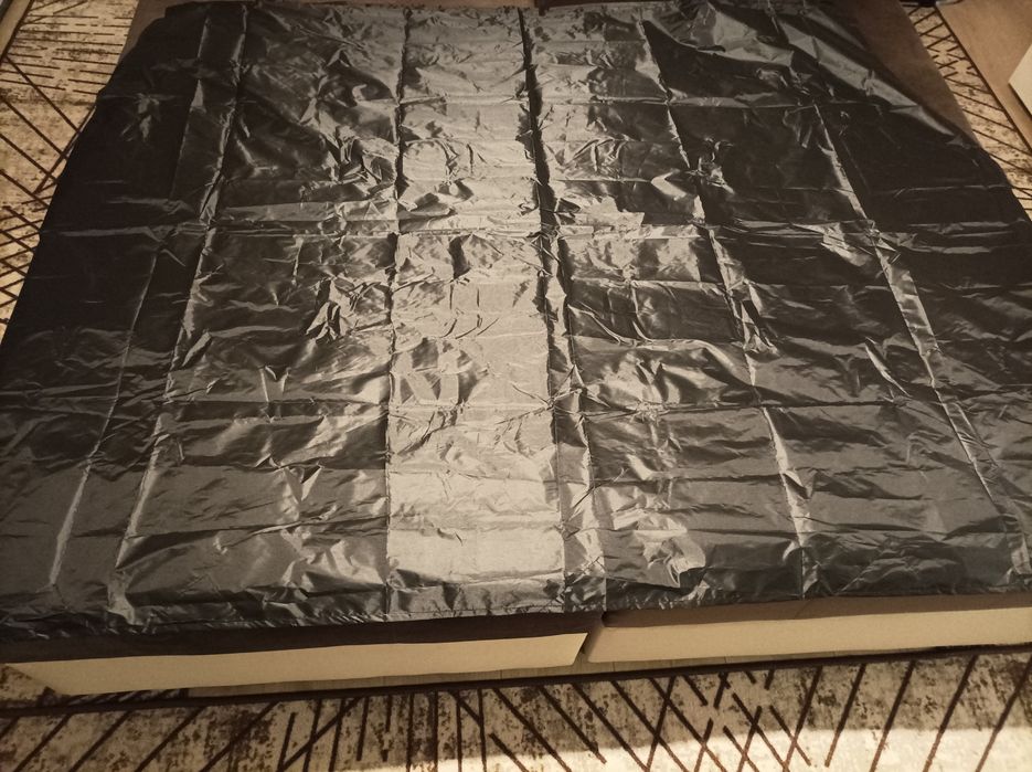 Лятно и зимно магнитно покривало за предно стъкло на автомобил