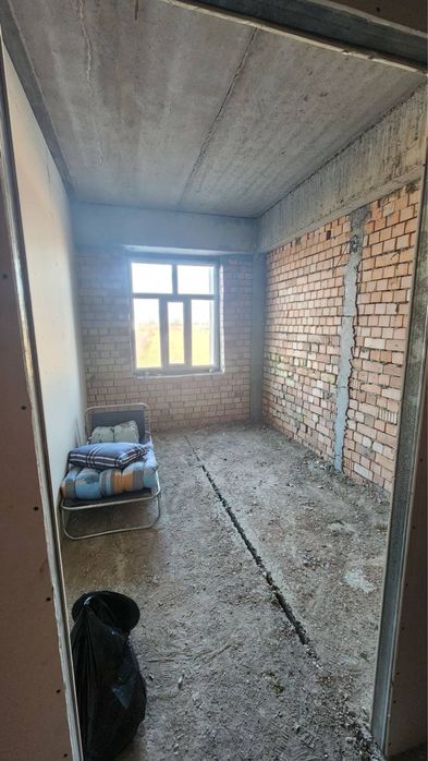 Продается квартира на Юнусабадском районе 2/4/4 новостройка