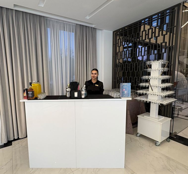 SUPER PRET /Cocktail bar/Fum greu/Cabina foto/Tort shot-uri/Platforma Selfie 360/ Baloane cu fum/ Cold Spark