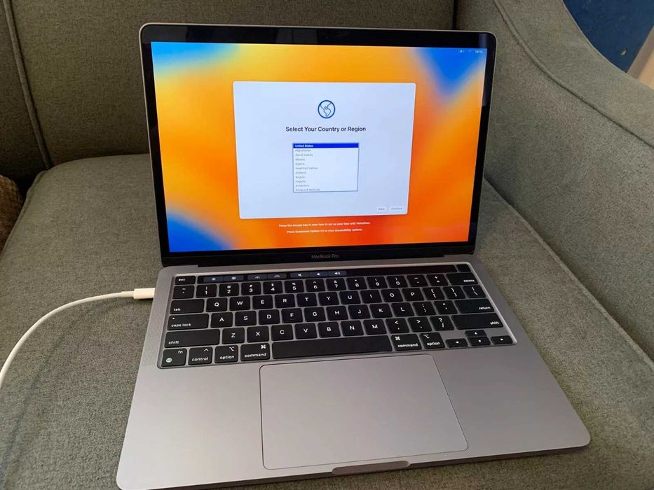 Продается Macbook pro 16/512 gb