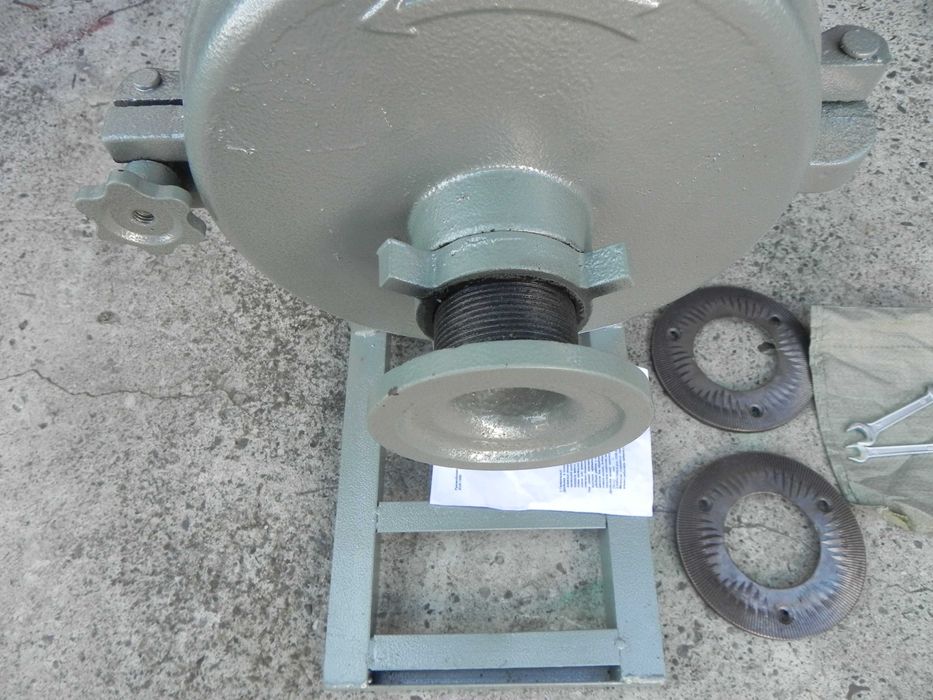Moara cu pietre pentru faina moto 2,5 kw