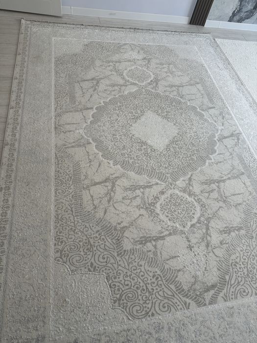 Ковёр продаётся 2.5 х 3.5