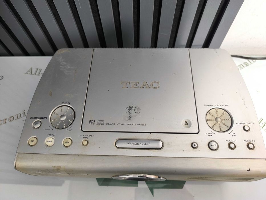 CD Receiver TEAC SX, cu radio FM, intrare AUX si iesire casti