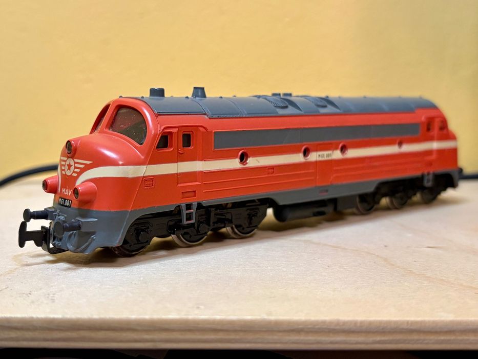 Локомотив Piko BR M61 NoHAB HO 1:87 влак