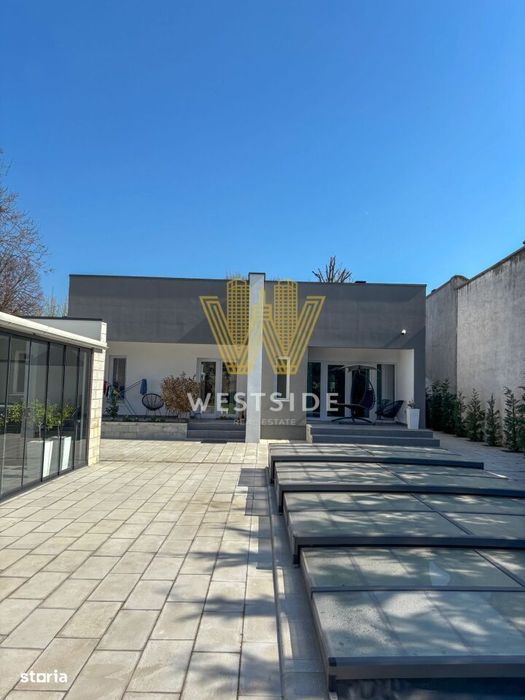Vila impresionanta de vanzare, zona Lunei