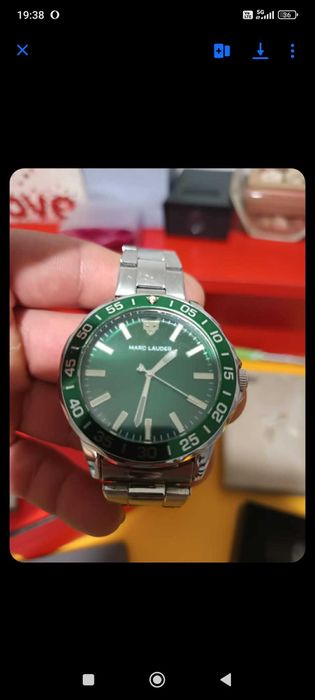 Vând ceasuri și geaca