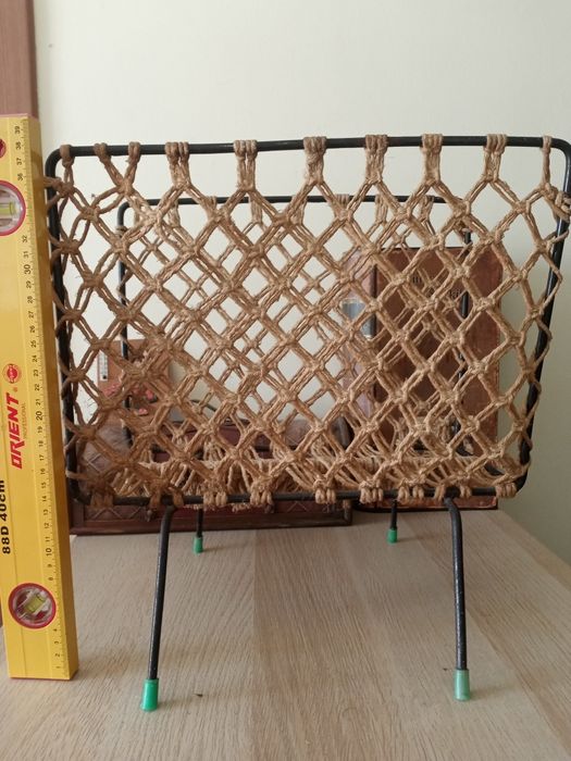 Ретро поставка за вестници и списания. 20лв.