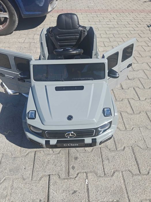 MERCEDES Акумулаторен джип Mercedes-Benz G580 сив