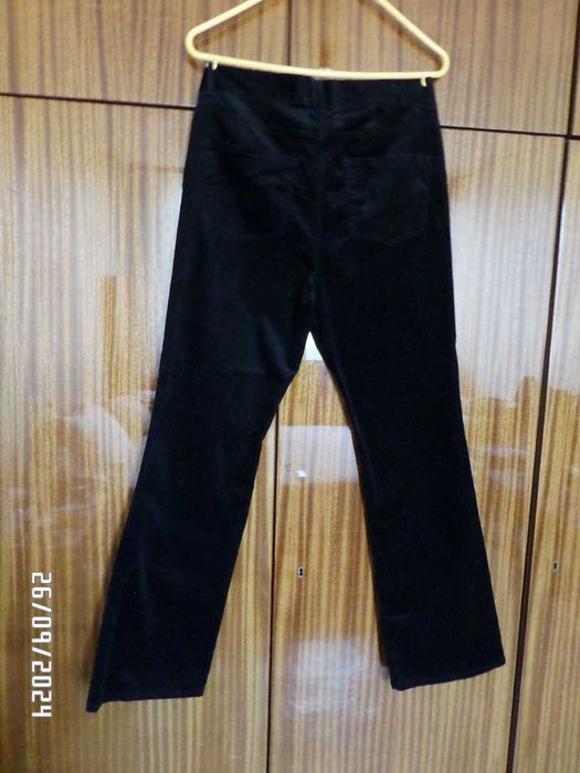 Нови черни джинси от фин рипсен плат