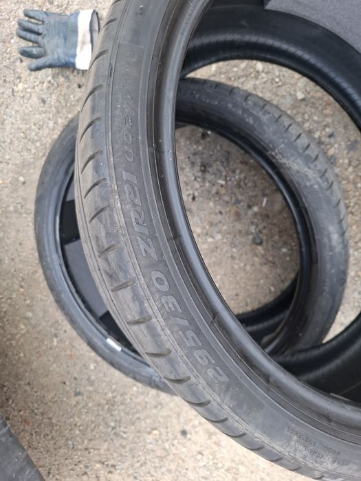 Vand 2 anvelope 295 30 21 pireli bune de vara dot 2023
