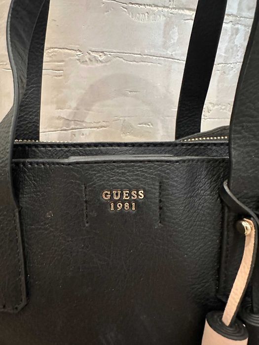 GUESS дамска чанта в черно