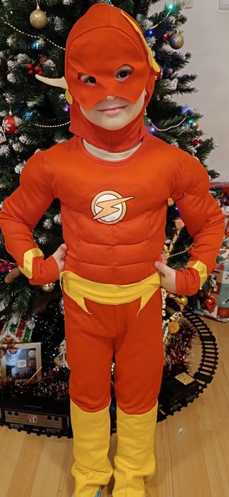 Два детски костюма на Светкавицата