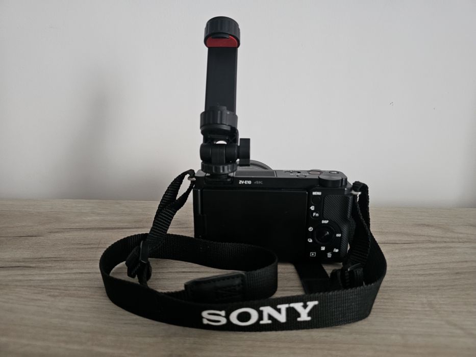 Pachet Complet Vlog & Streaming – Sony Alpha ZV-E10 + Obiectiv 16-50mm și Accesorii Premium (Gata de utilizare)