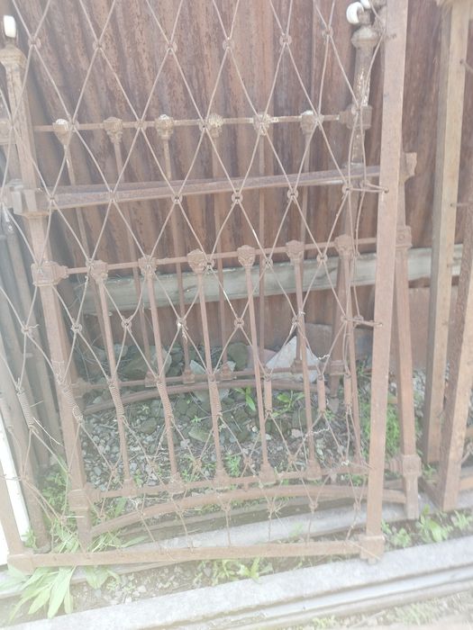 Продам антиквариат, кровать