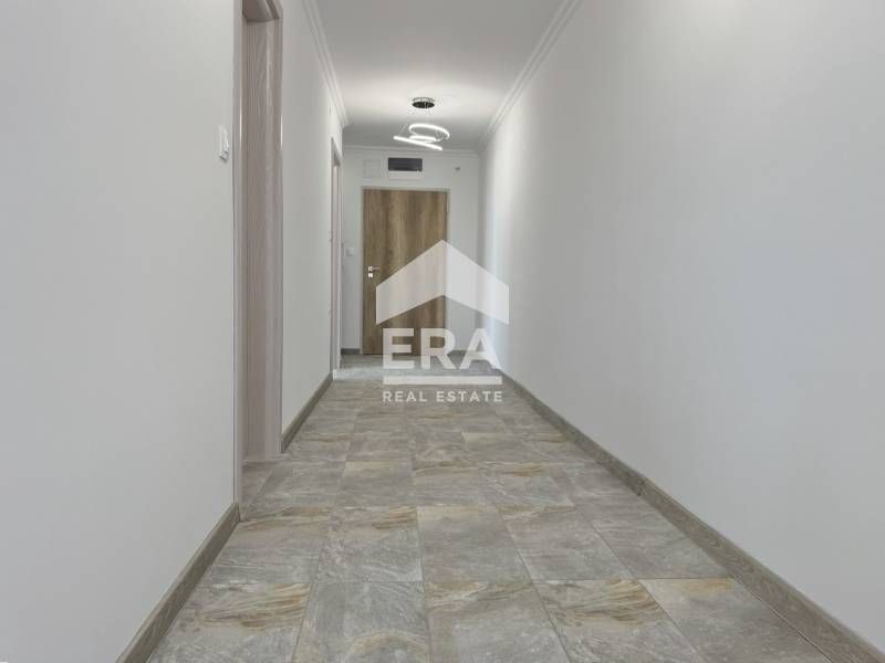 Панорамен тристаен апартамент, завършен"до ключ", в нова сграда с Акт