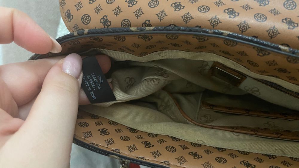 Дамска чанта Guess