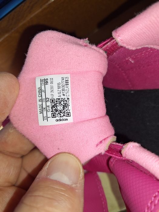 adidasi fetite marimea 32,in stare impecabila