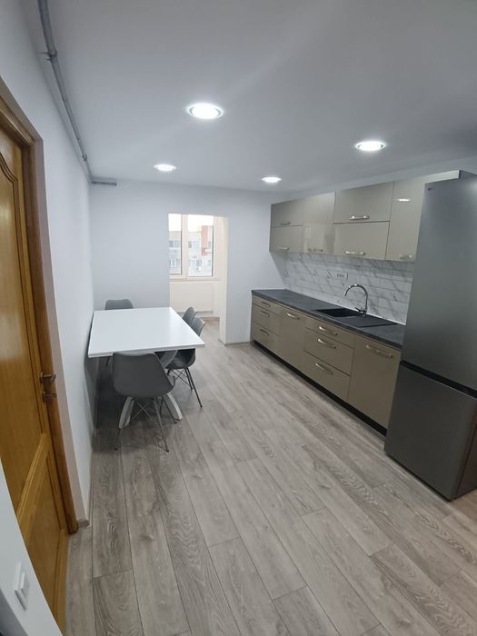 PERSOANĂ PRIVATĂ ÎNCHIRIEZ apartament 2 camere decomandat , 54 mp , Constanța, zona Dezrobirii.
