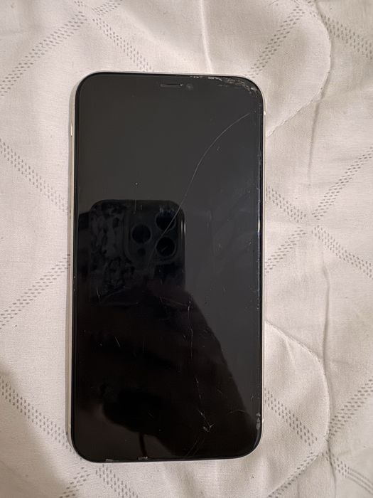 Iphone 11 продам на запчасти