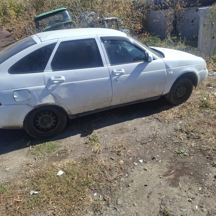 Приора хэтчбек 2011год