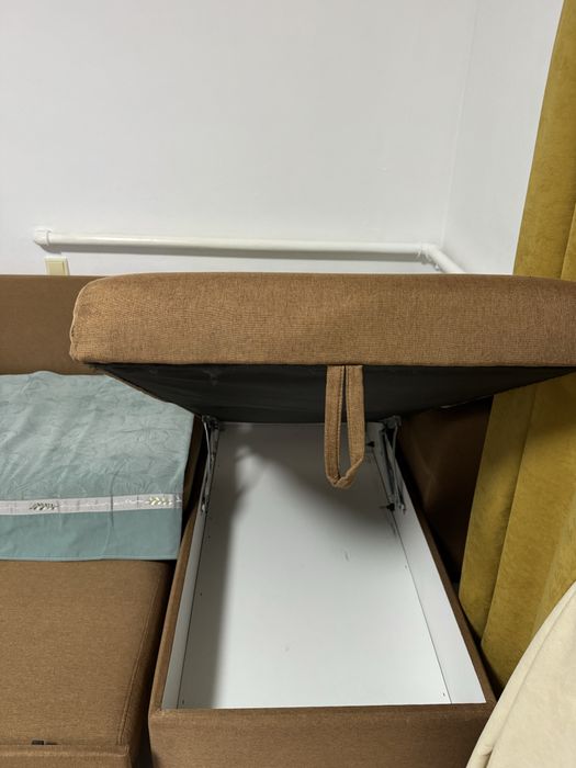 Диван коричневый