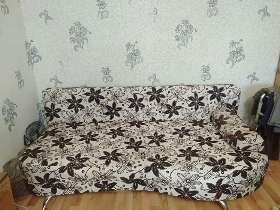 Продам тахту не дорого, самовывоз.