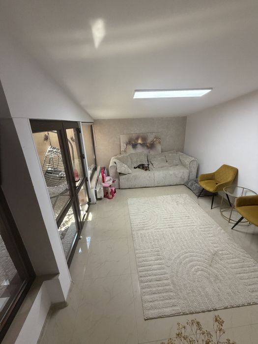 Vand apartament cu curte bragadiru
