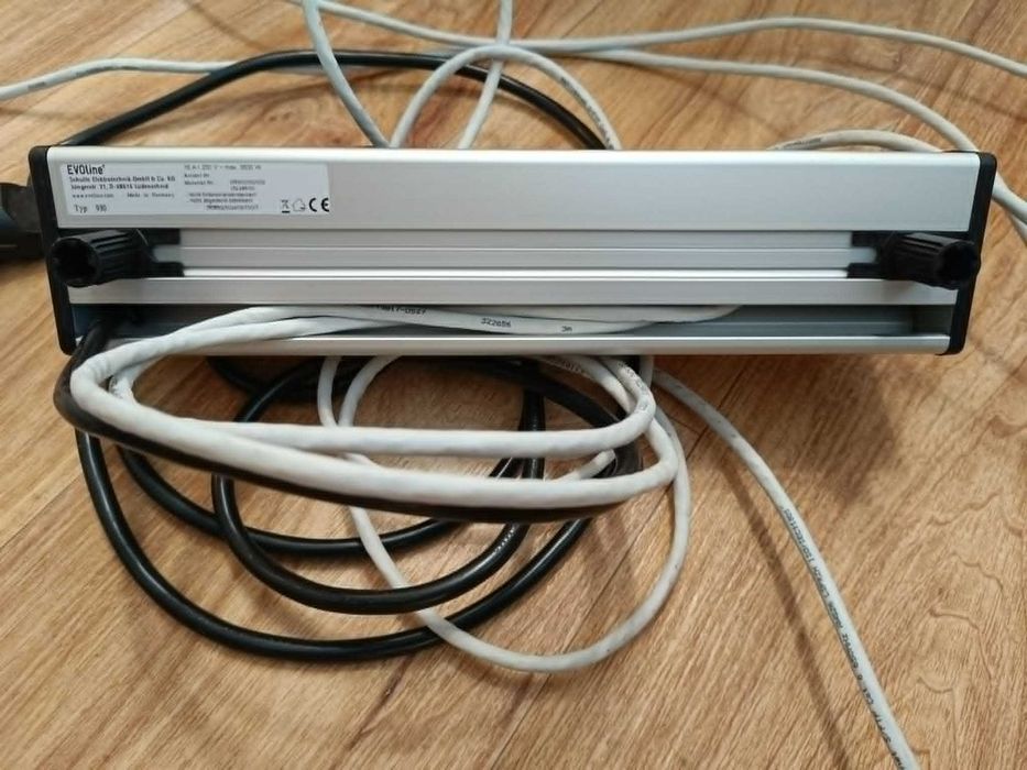 Настолен разклонител EVOline Dock Square