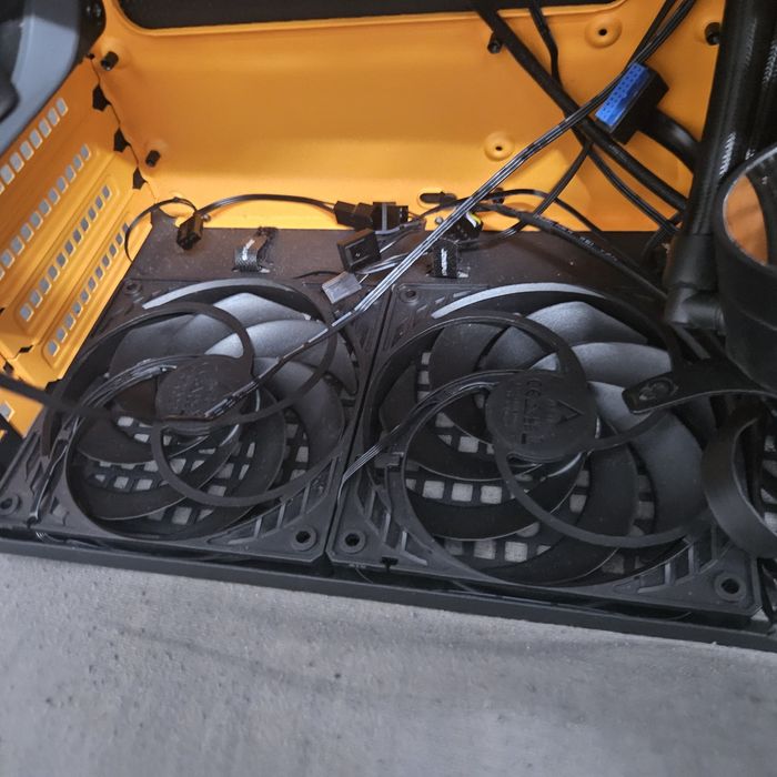 Vand carcasa Jonsbo Z20 aproape nou