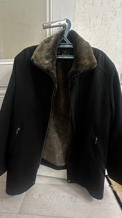 Продам мужскую куртку 10000