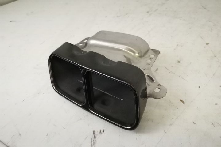 Оригинален десен изпускателен накрайник в добро състояние AMG Мерцедес