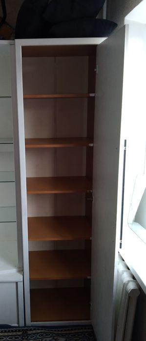 Продам шкаф пенал