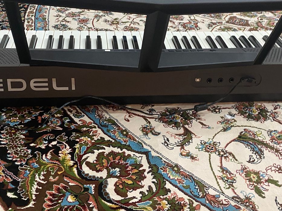 MEDELI M221L- digital keyboard
