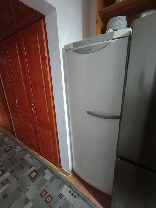 Frigider și Congelator Husqvarna 
Preț 1500 lei ușor negociabil.