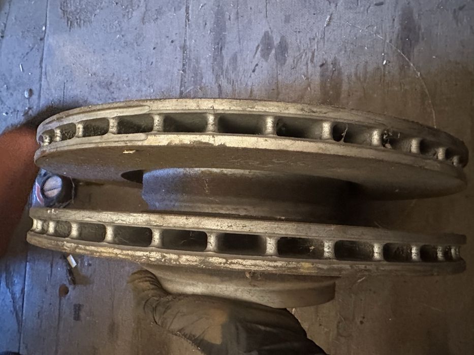 Set discuri frana / Disc frana spate stanga dreapta BMW F01 F02 F06 F07 F10 F11 F12 F13 F14 seria 5 6 7 de spate motor 3.0 4.0 5.0 - 32.5 cm si 37 cm