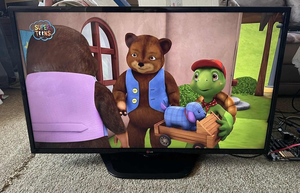 LG 42" LED FHD Телевизор - перфектен