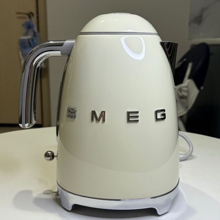 Чайник Smeg бежевый
