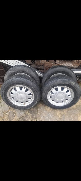 Гуми с джанти  195 70 15с за бус