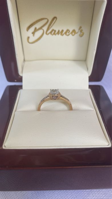 Vand inel de logodna