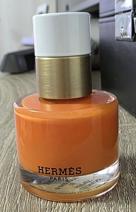 Lac unghi marca HERMES