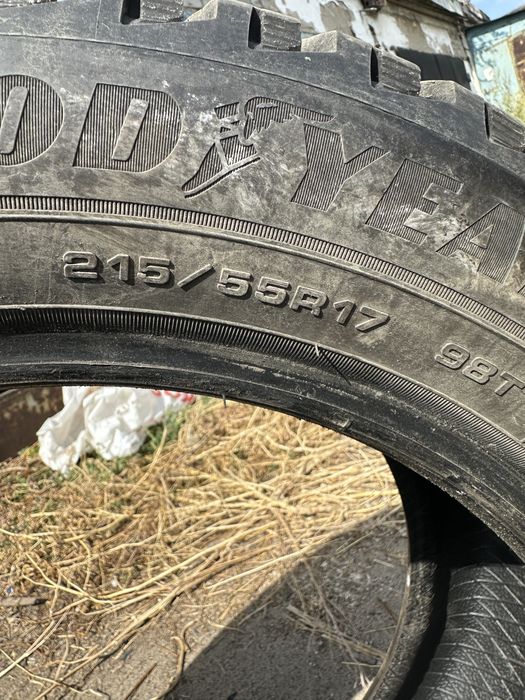 Продам колеса зимнее Goodyear шипы