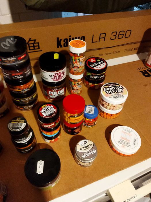 Momeli pescuit diverse 40 cutii . Preti FIX !!!