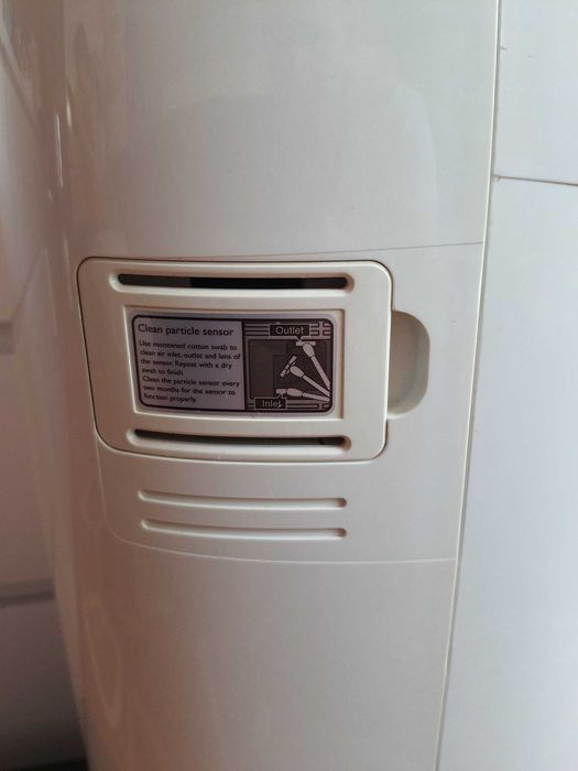 Продавам малко употребяван пречиствател на въздух PHILIPS AC2887/10